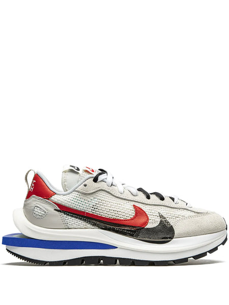 x sacai VaporWaffle "Sport Fuchsia" sneakers