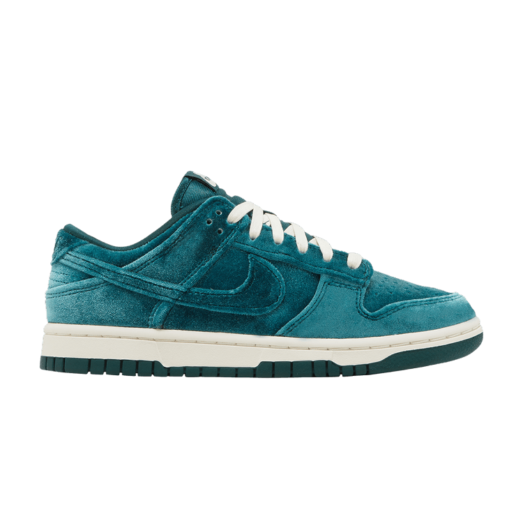 Wmns Dunk Low 'Green Velvet'