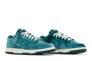 Wmns Dunk Low 'Green Velvet'