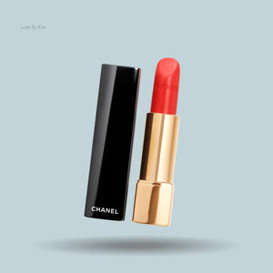 CHANEL
ROUGE ALLURE VELVET
Luminous Matte Lip Colour