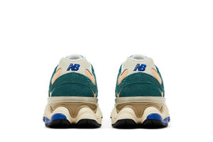 New Balance 9060 New Spruce Peach Blossom