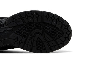 New Balance 2002R Black Cat