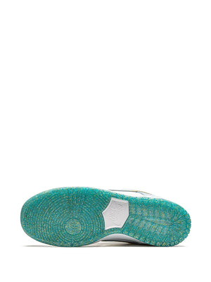 x Sean Cliver SB Dunk Low "Holiday Special" sneakers