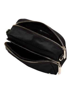 Lululemon Everywhere Crossbody Bag 2L Metal Hardwar Black/Golde