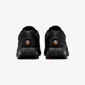 Nike AIR MAX DN { BLACK/BLACK-BLACK-MTLC DARK GREY