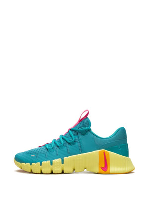 Free Metcon 5 "Dusty Cactus/Fierce Pink" sneakers