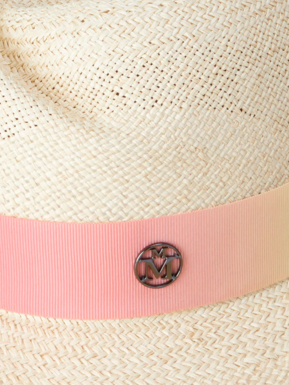 Virginie hat