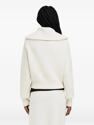 zip-fastening high-collar jacket
