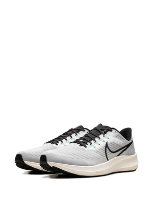 Air Zoom Pegasus 39 road running sneakers