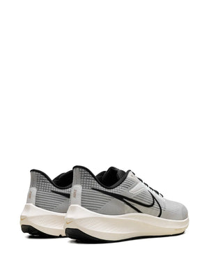 Air Zoom Pegasus 39 road running sneakers