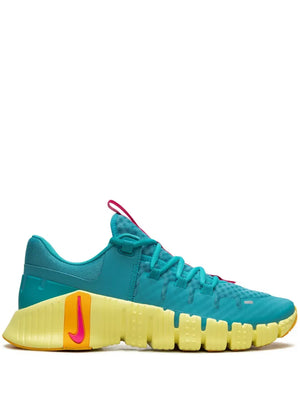Free Metcon 5 "Dusty Cactus/Fierce Pink" sneakers