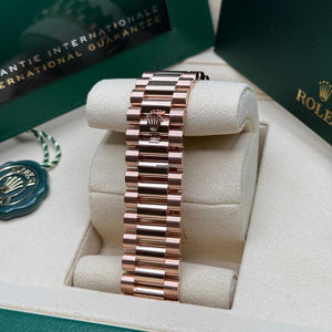 Rolex | Day-Date | 228235 | Yellow gold | 40 mm | Rose gold | Grey | Automatic