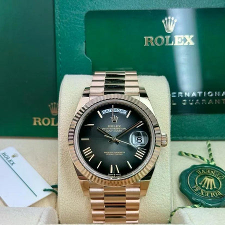 Rolex | Day-Date | 228235 | Rose gold | 40 mm | Rose gold | Silver (solid) | Automatic