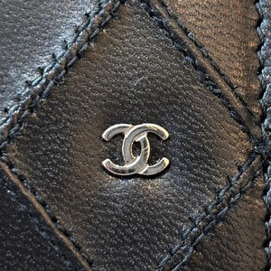 JW406 - CHANEL Vintage Black Lambskin Long Wallet