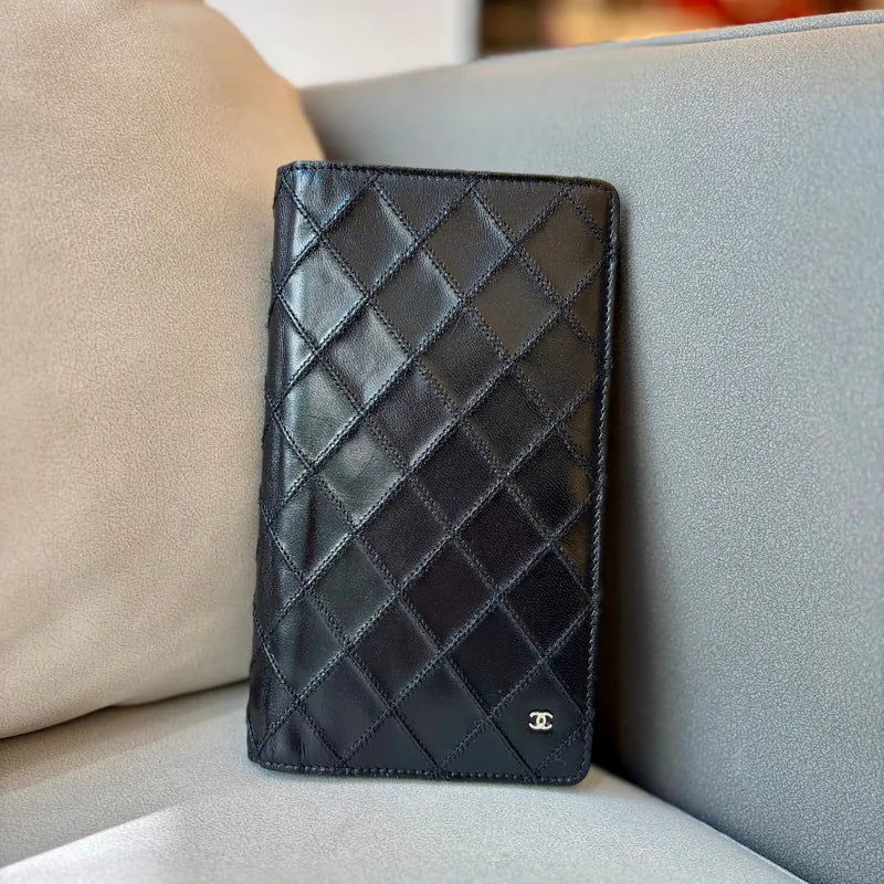 JW406 - CHANEL Vintage Black Lambskin Long Wallet