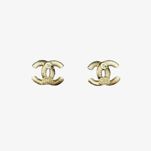 RE290 - CHANEL CC Logo Silver Earrings