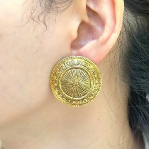 JM891 - CHANEL Vintage Gold Plated Clip-On Earrings