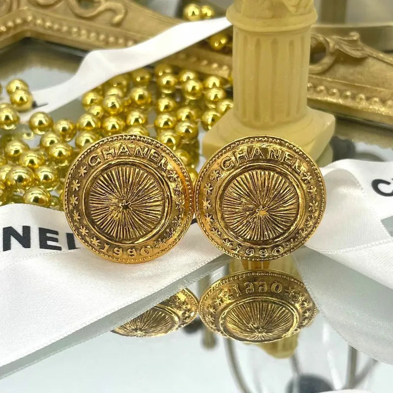 JM891 - CHANEL Vintage Gold Plated Clip-On Earrings