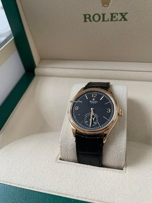 Rolex | 1908 | 52508 | Yellow gold | 39 mm | Crocodile skin | Black