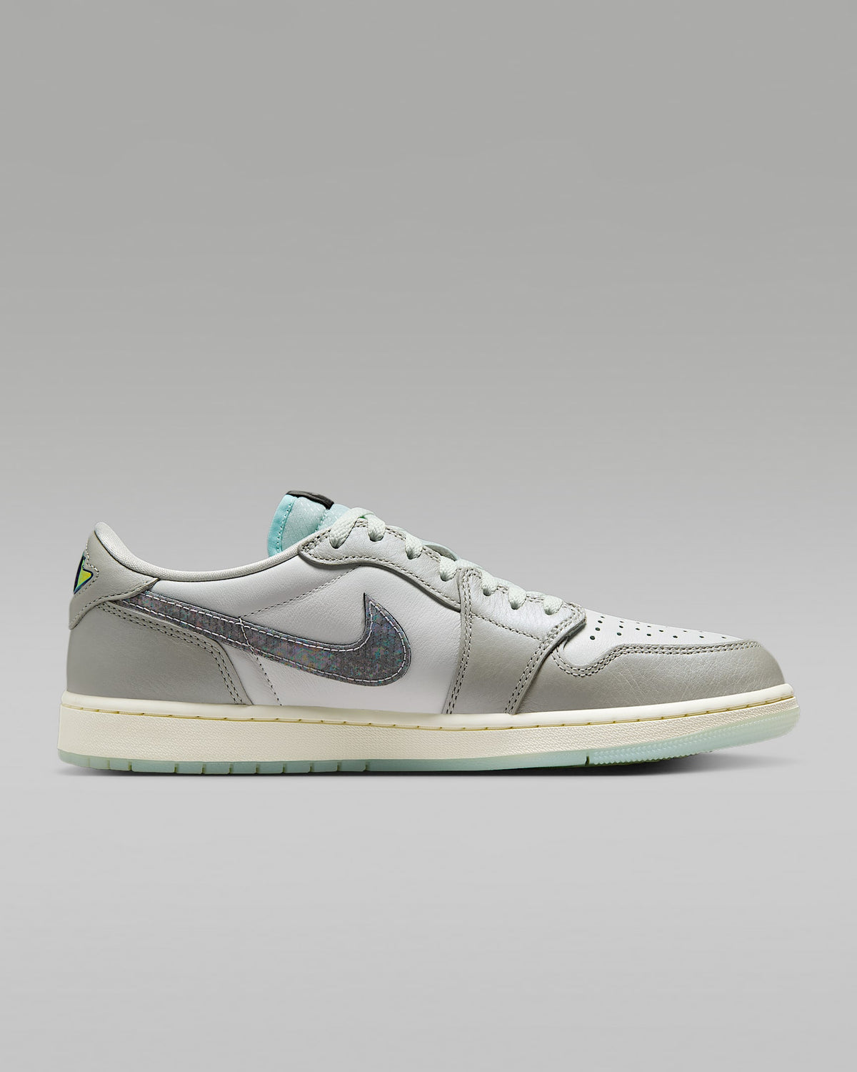 Air Jordan 1 Retro Low LNY