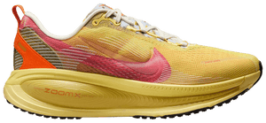 Nike Vomero 18 International Running Pack