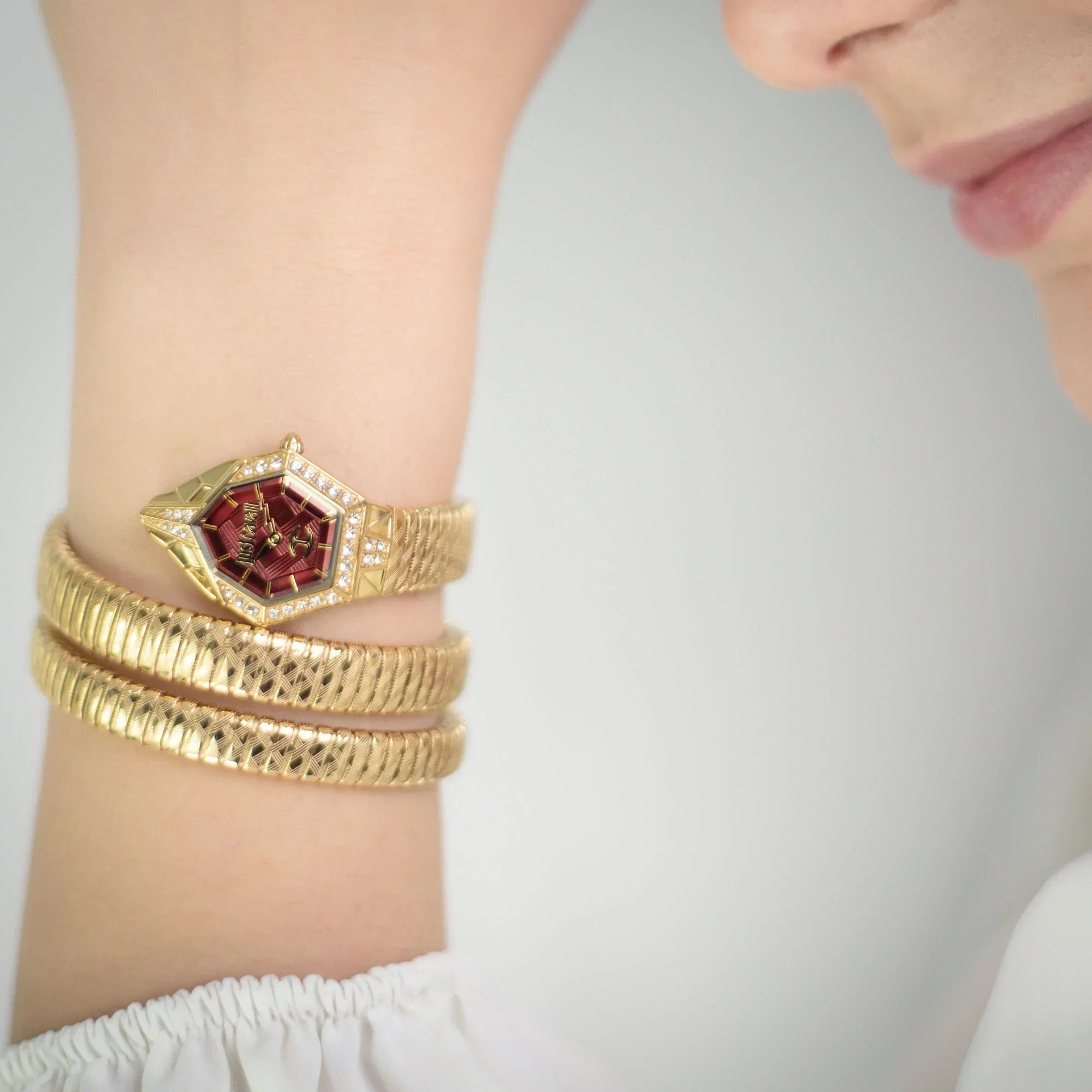 Mesmerizing Yellow Gold Red