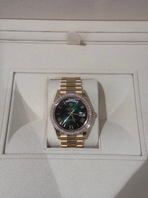 Rolex | Day-Date | 228348RBR | Yellow gold | 40 x 48 mm | Yellow gold | Green | Automatic