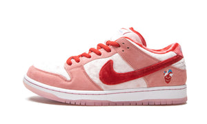 NIKE SB DUNK LOW STRANGELOVE SKATEBOARDS