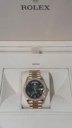 Rolex | Day-Date | 228348RBR | Yellow gold | 40 x 48 mm | Yellow gold | Green | Automatic